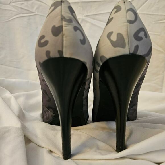 Leopard Print Peep Toe Pumps - Picture 2 of 4